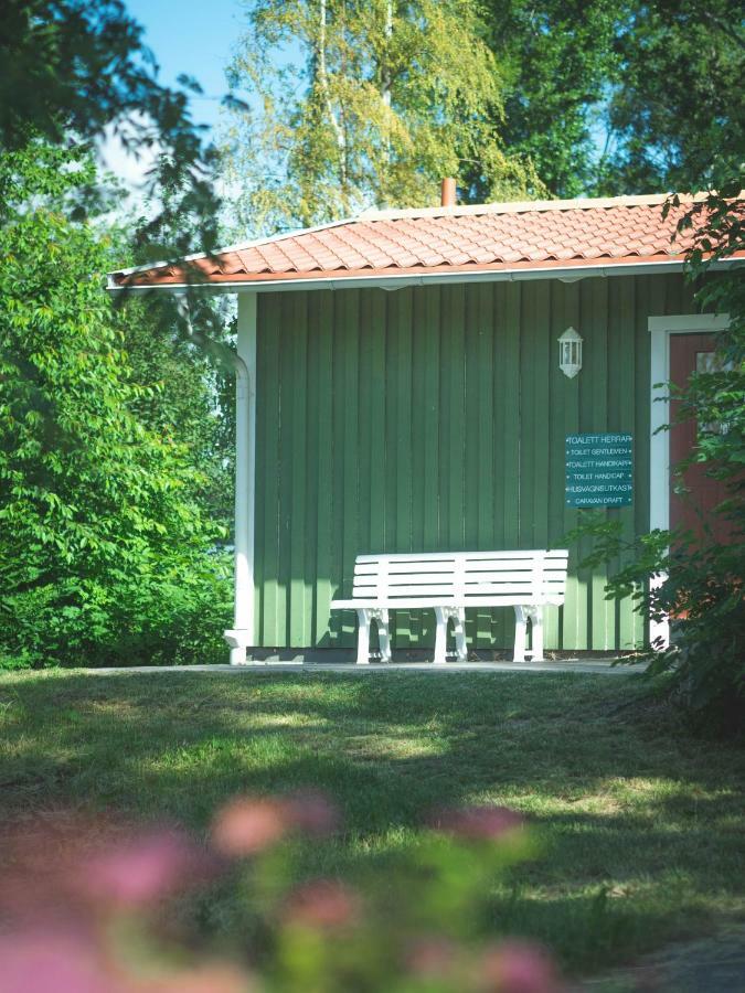 Hotel Bjoerkbackens Stugby I Vimmerby Exterior foto